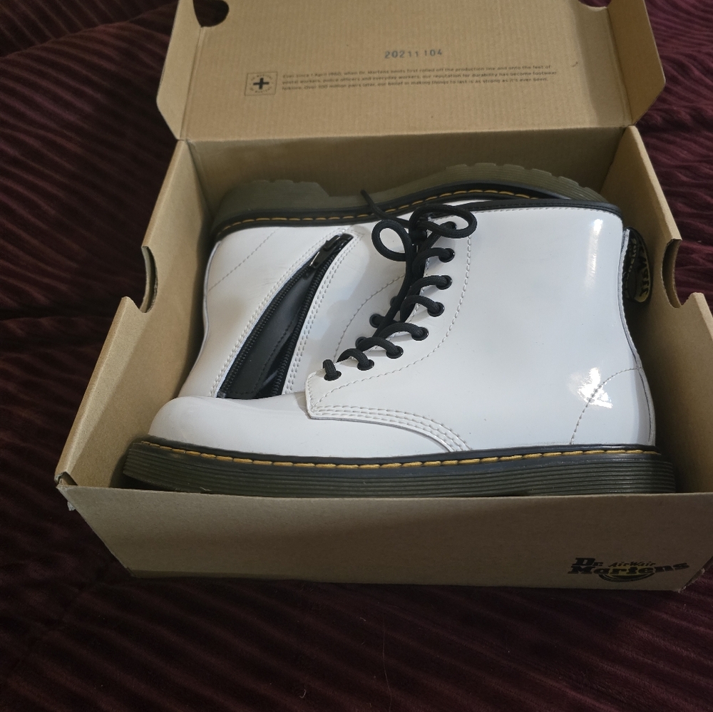 Girls Dr. Marten's white boot shoes size 3